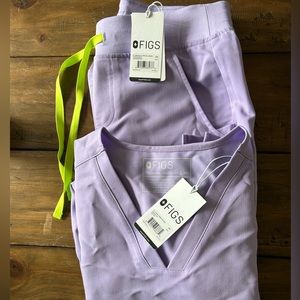 Lavender dew scrub set! Zamora joggers petite and Casma three pocket scrub top